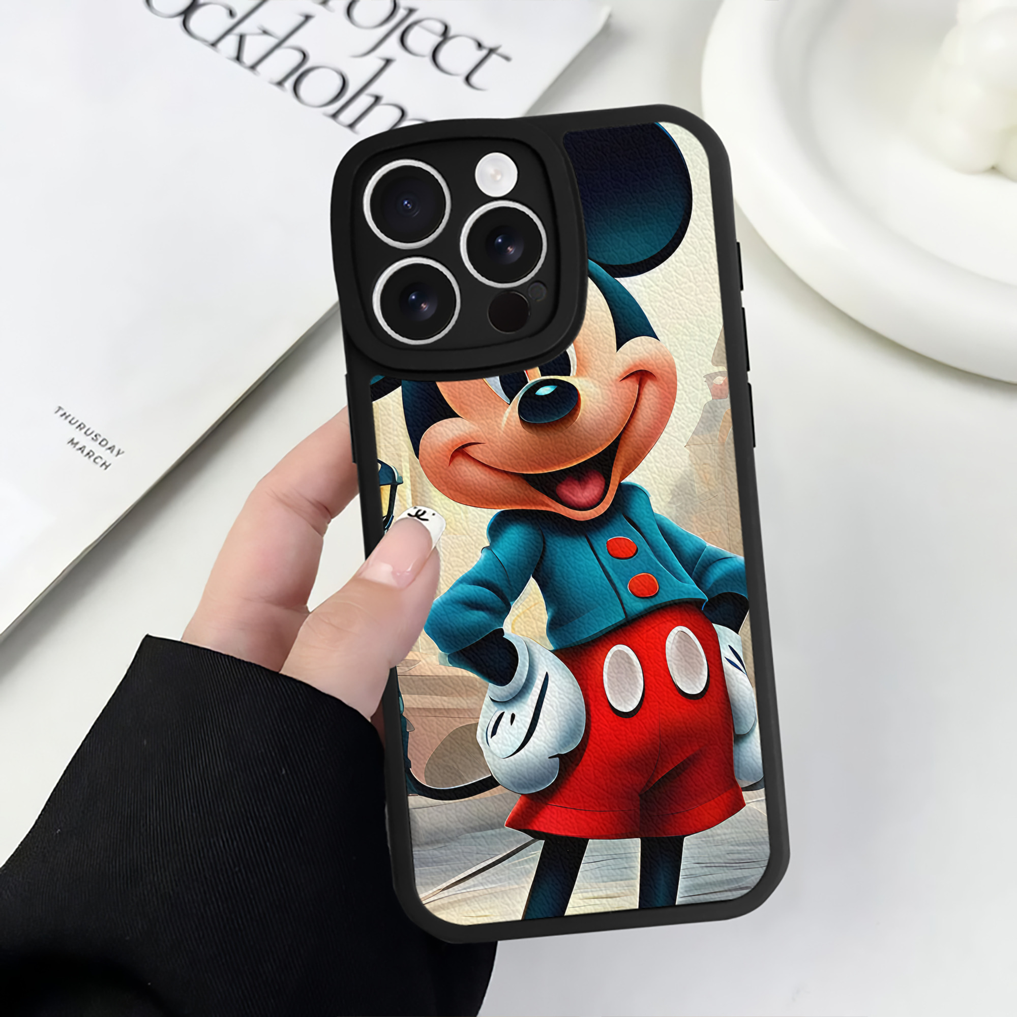 （画像用） ミッキーマウス Mickey Mouse 【iPhone 16シリーズ対応】シリコンスマホケース（レザー調） 材質：シリコン